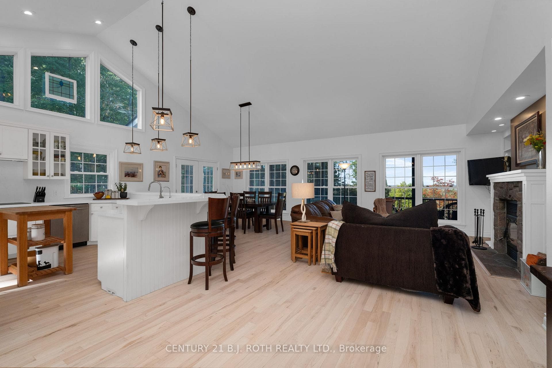 2710 Portage Trail photo 6