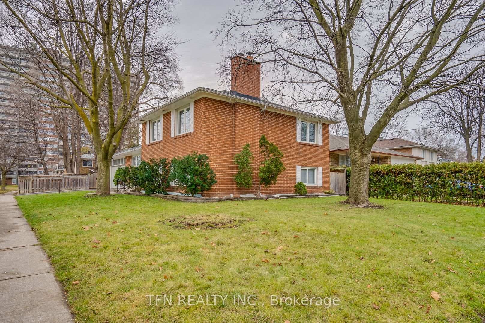 25 Karen Road Unit Upper photo 3