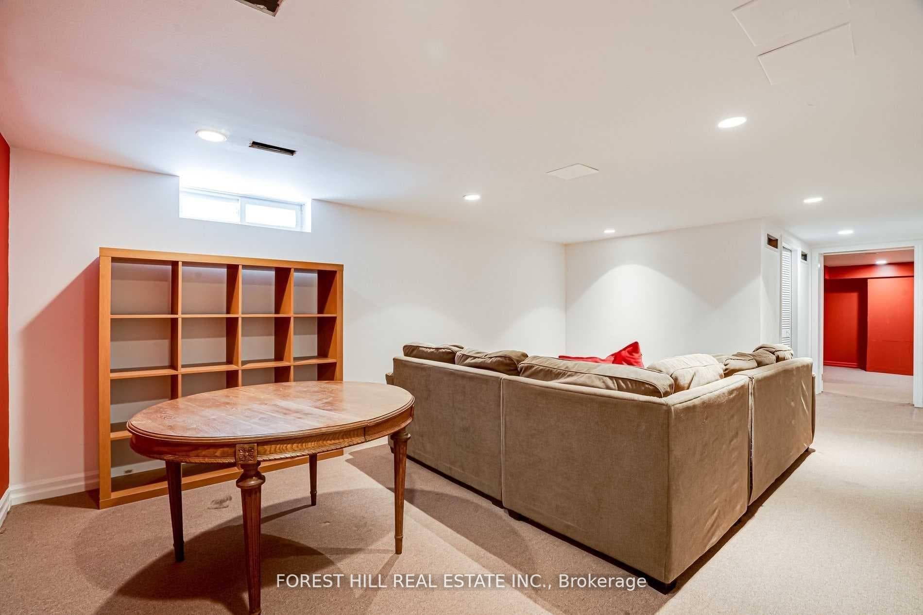 9 Coulson Avenue Unit Lower photo 6