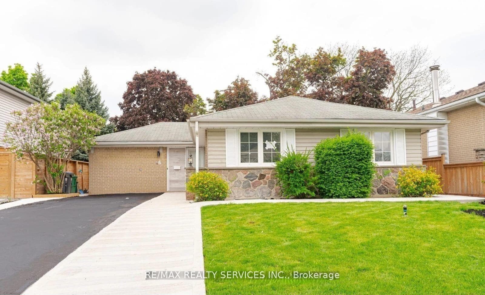 46 Staveley Crescent photo 1