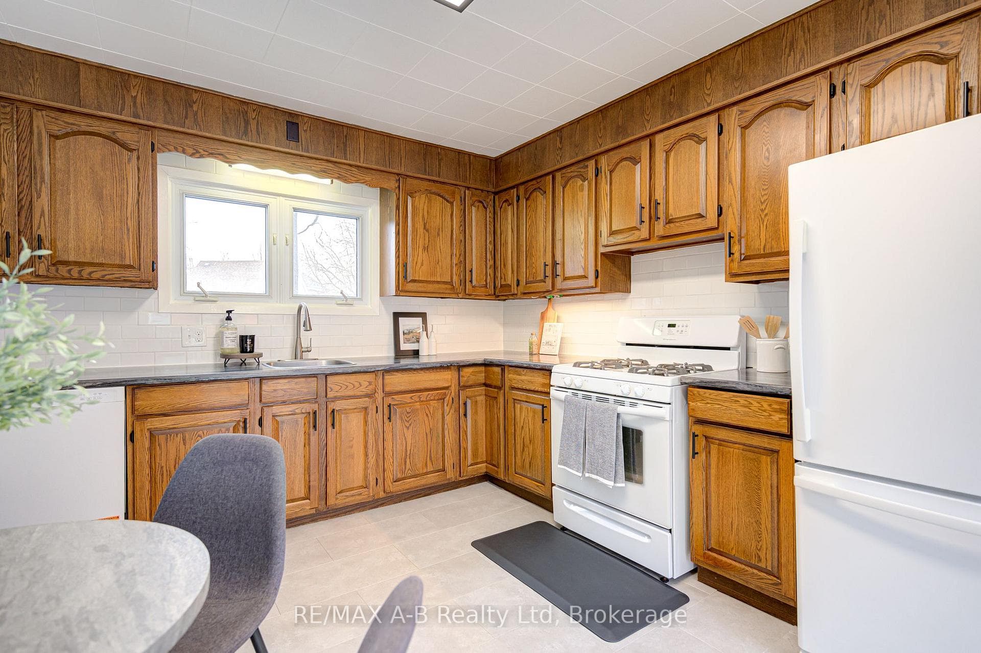 kitchen cabinets
