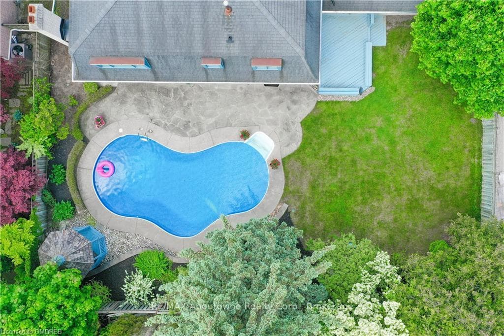 2269 ALL SAINTS Crescent photo 42