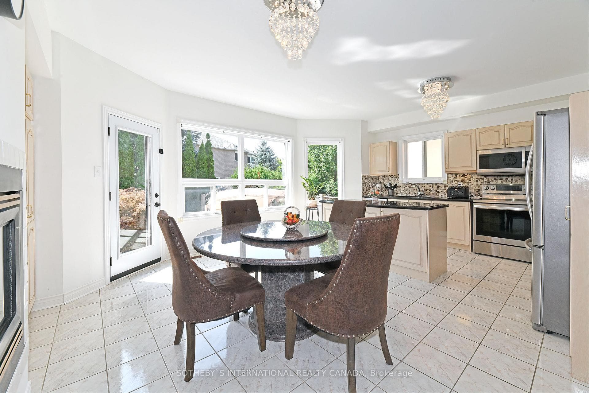 60 Alpine Crescent photo 6