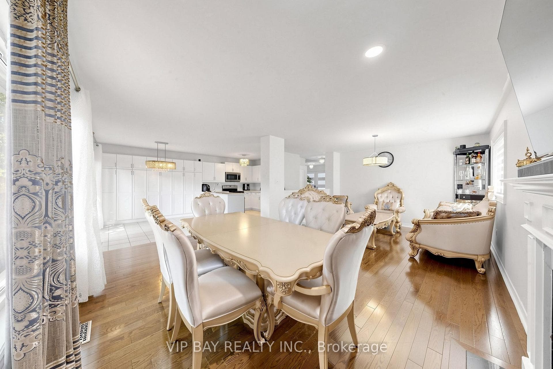 77 Amberview Drive photo 8