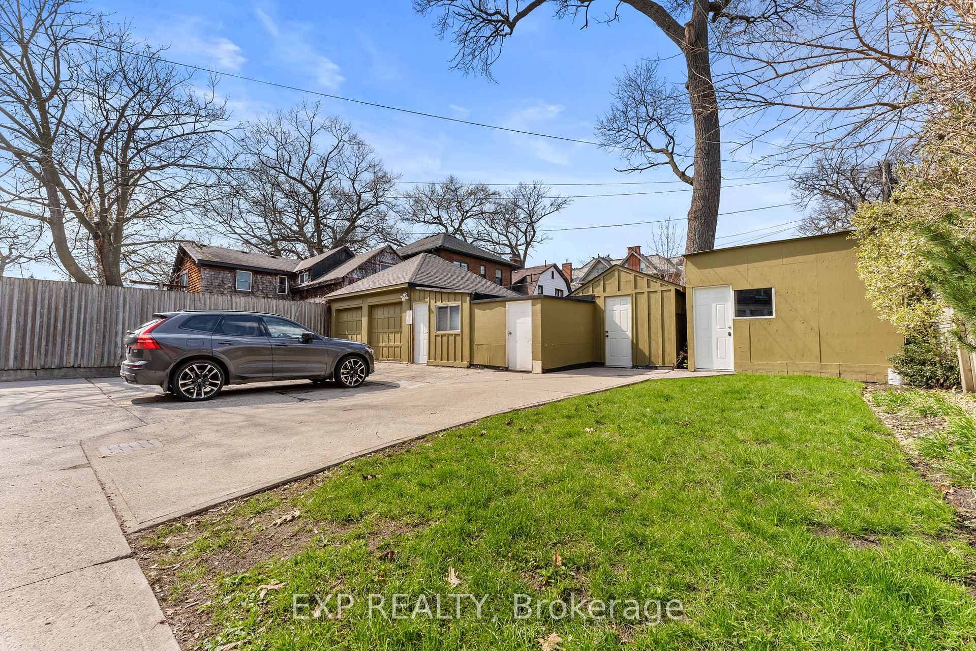 354 Annette Street photo 9