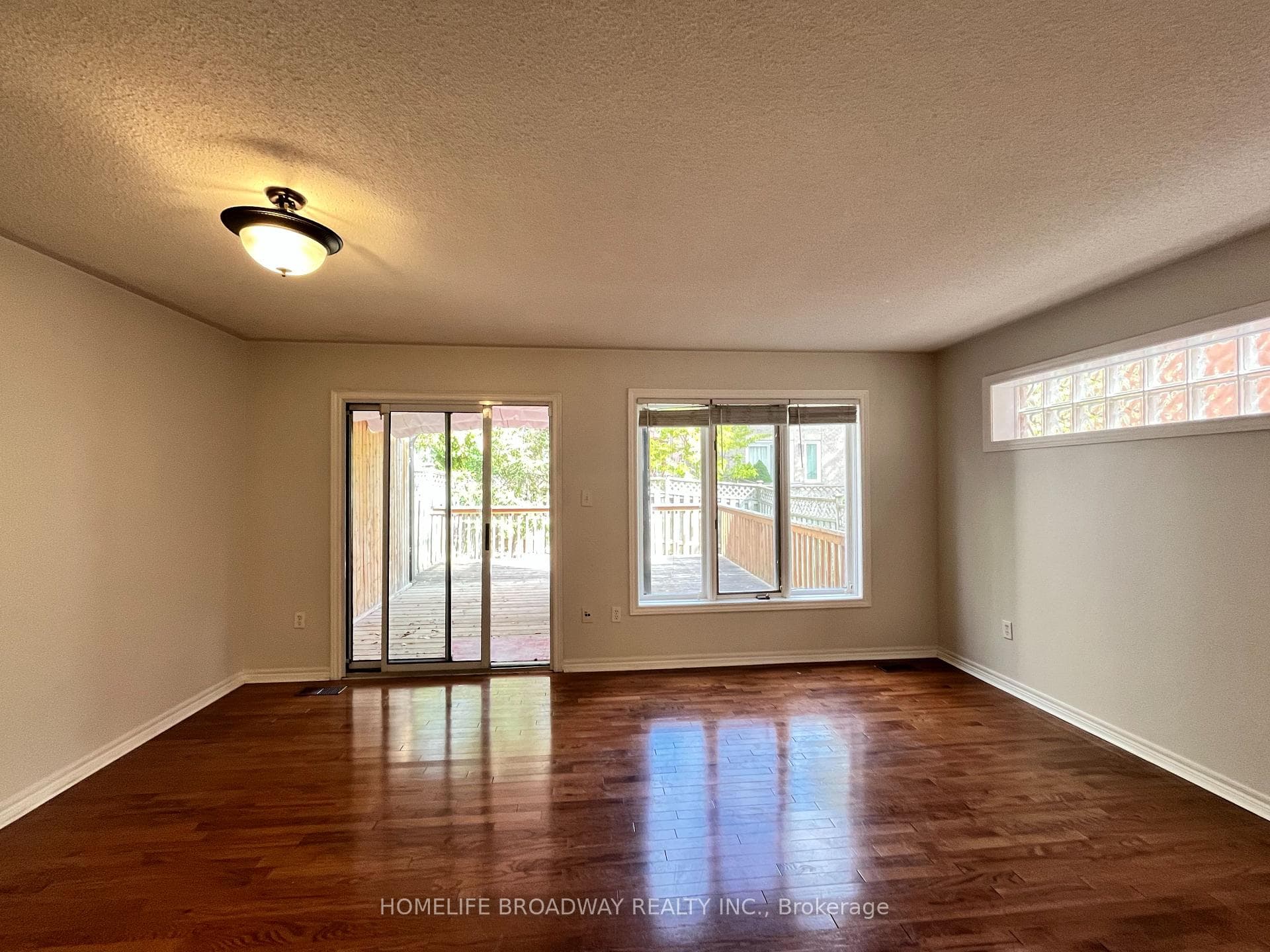 48 Widdifield Avenue photo 5