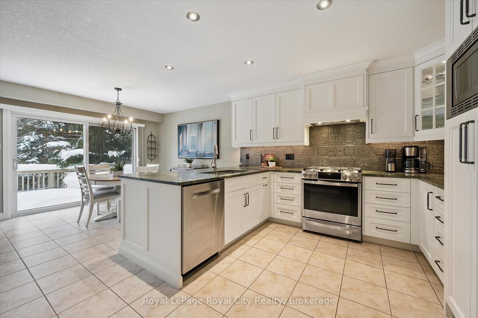92 Marsh Crescent photo 10