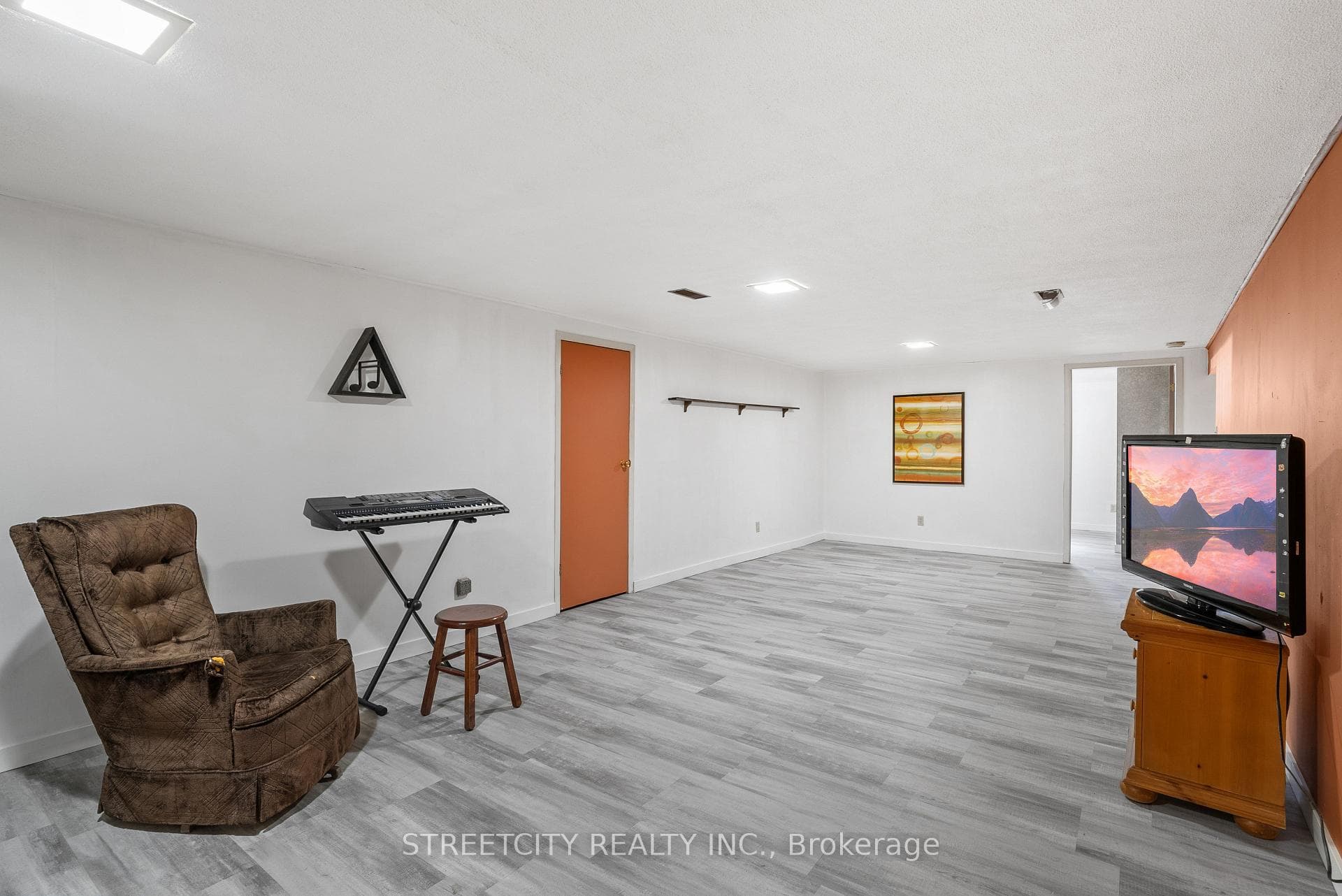 937 Luxton Drive photo 26