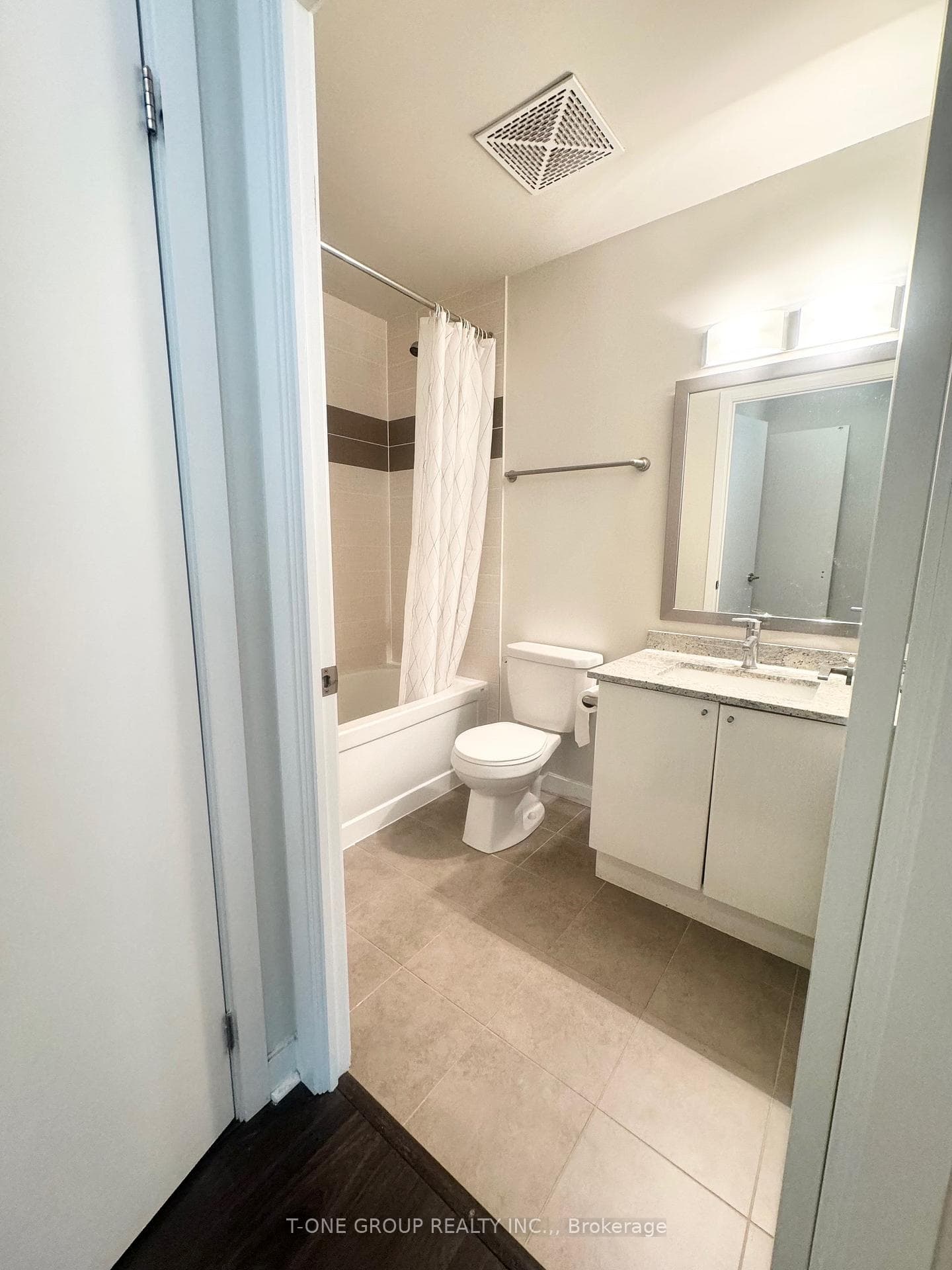 33 Bay Street Unit 3705 photo 5
