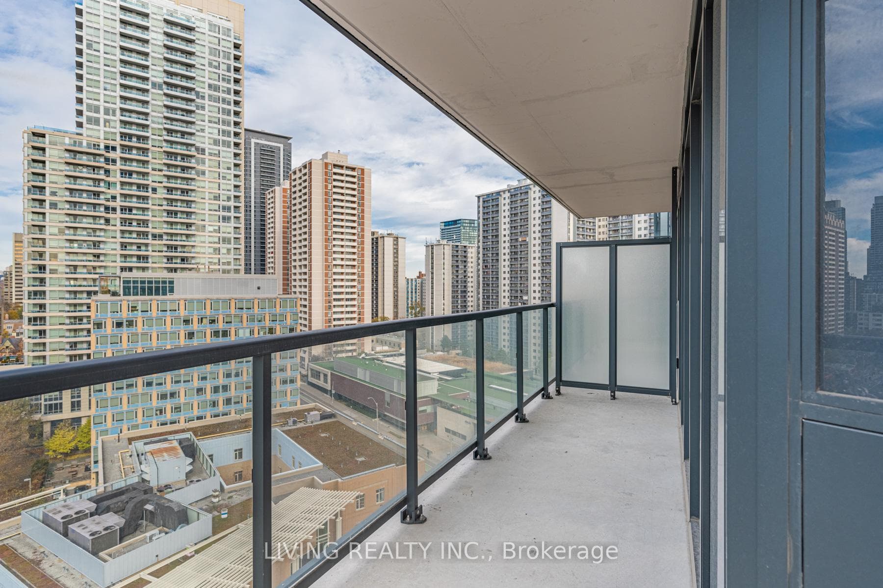 159 Wellesley Street Unit 609 photo 17