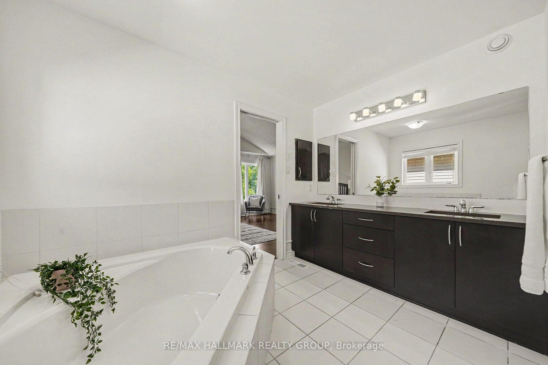 938 Wildcarrot Crescent photo 20