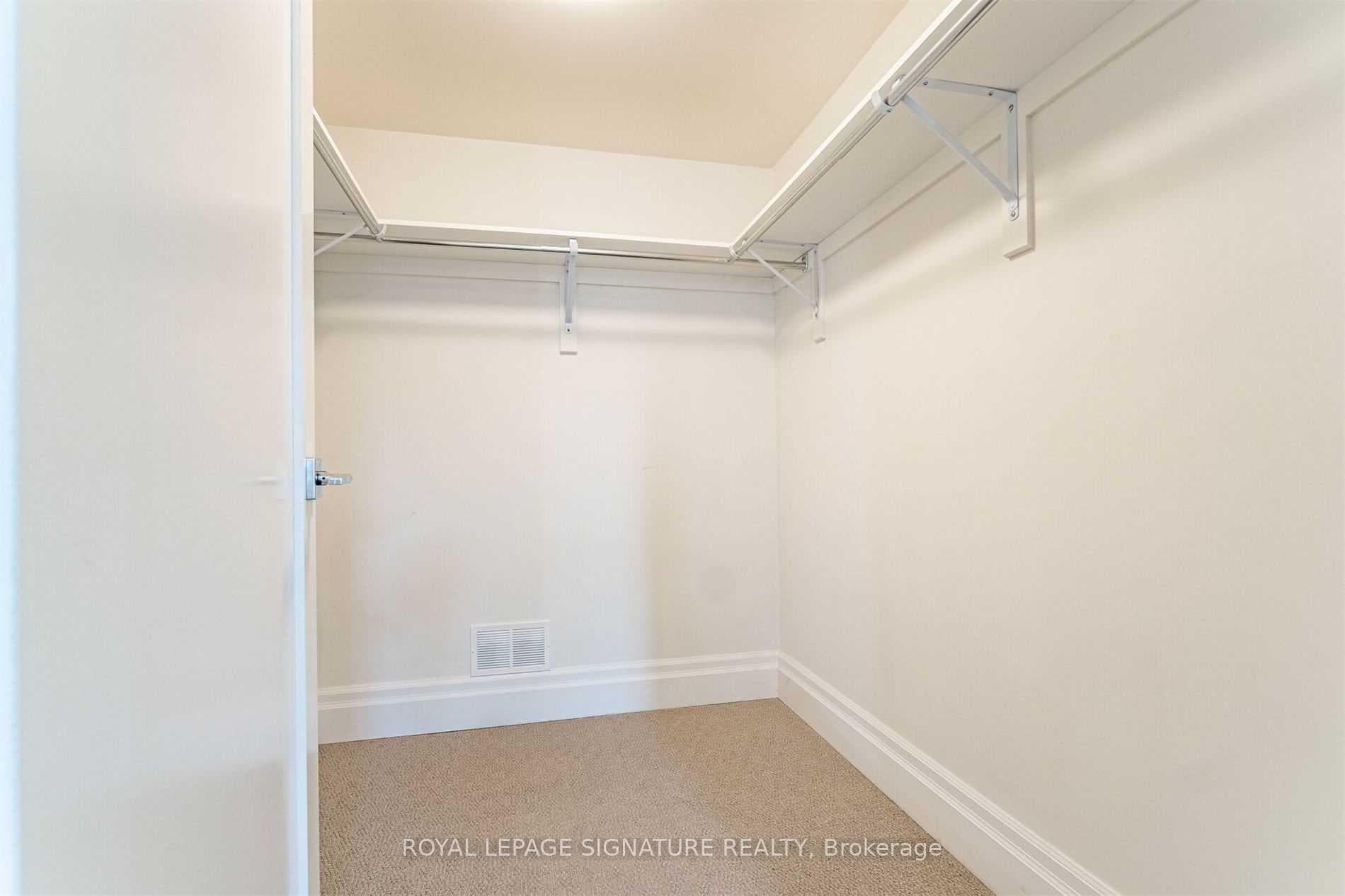 760 Lakeshore Road Unit 202 photo 12
