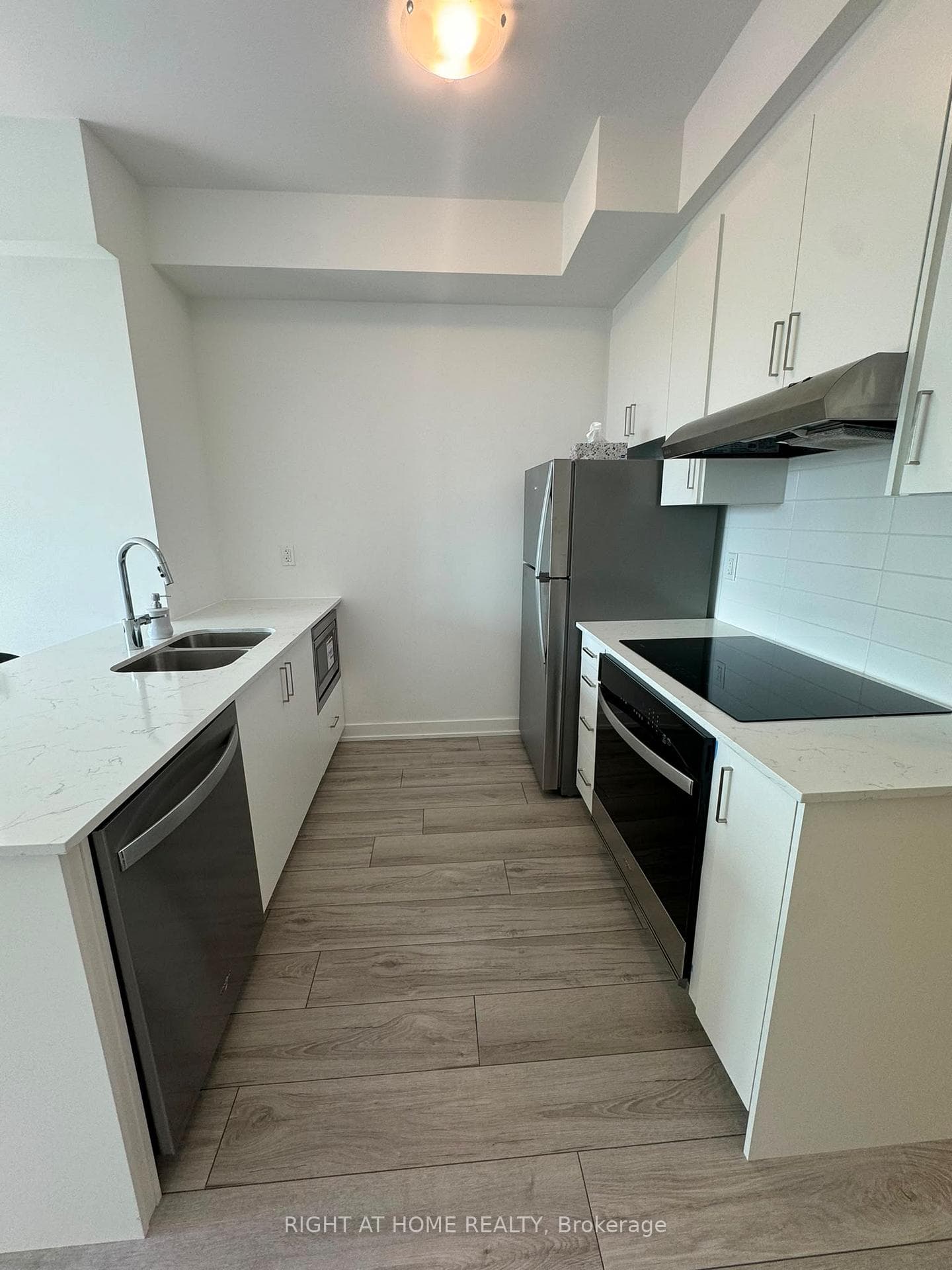 1035 Southdown Road Unit 714 photo 3