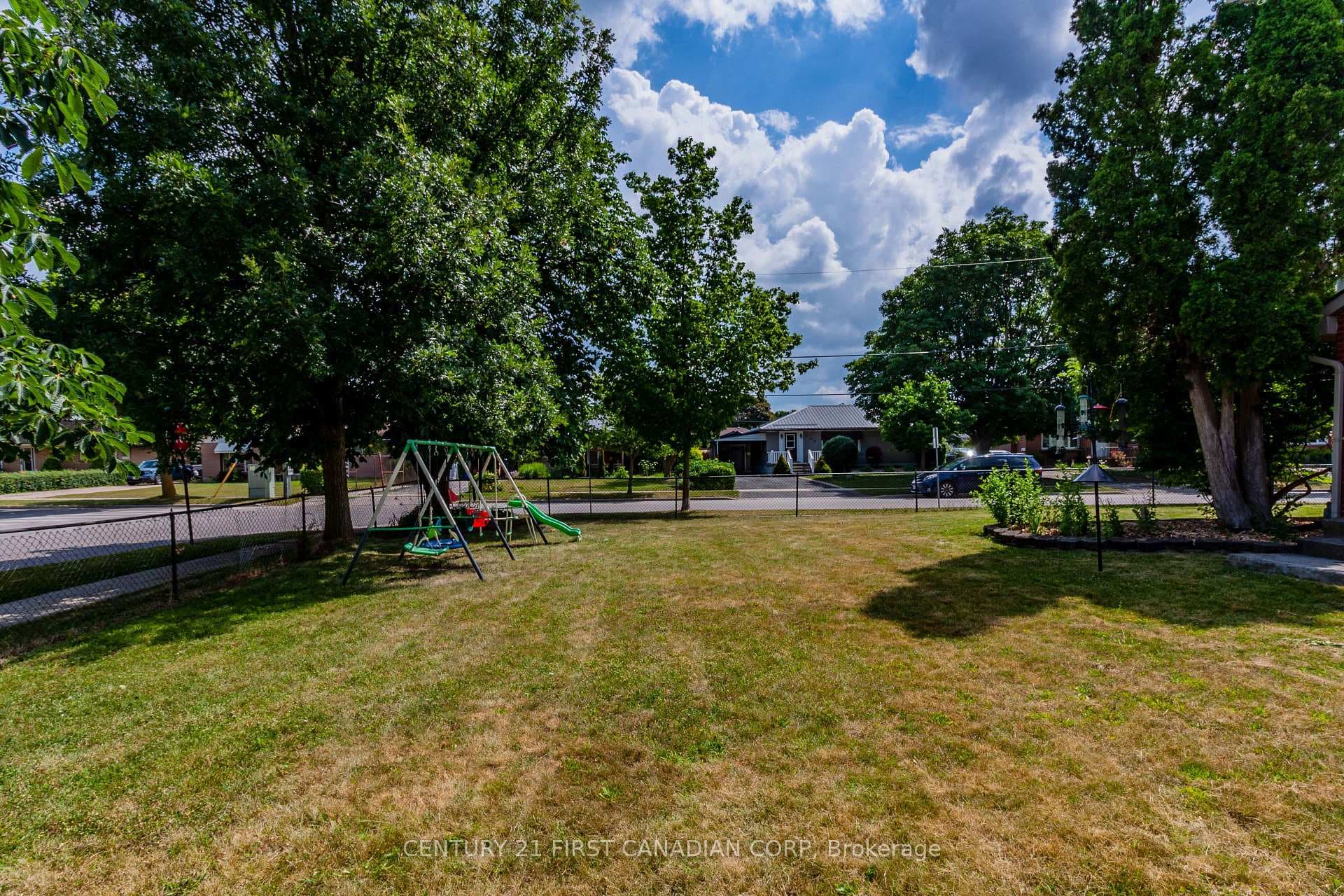 1721 Moffatt Avenue photo 13