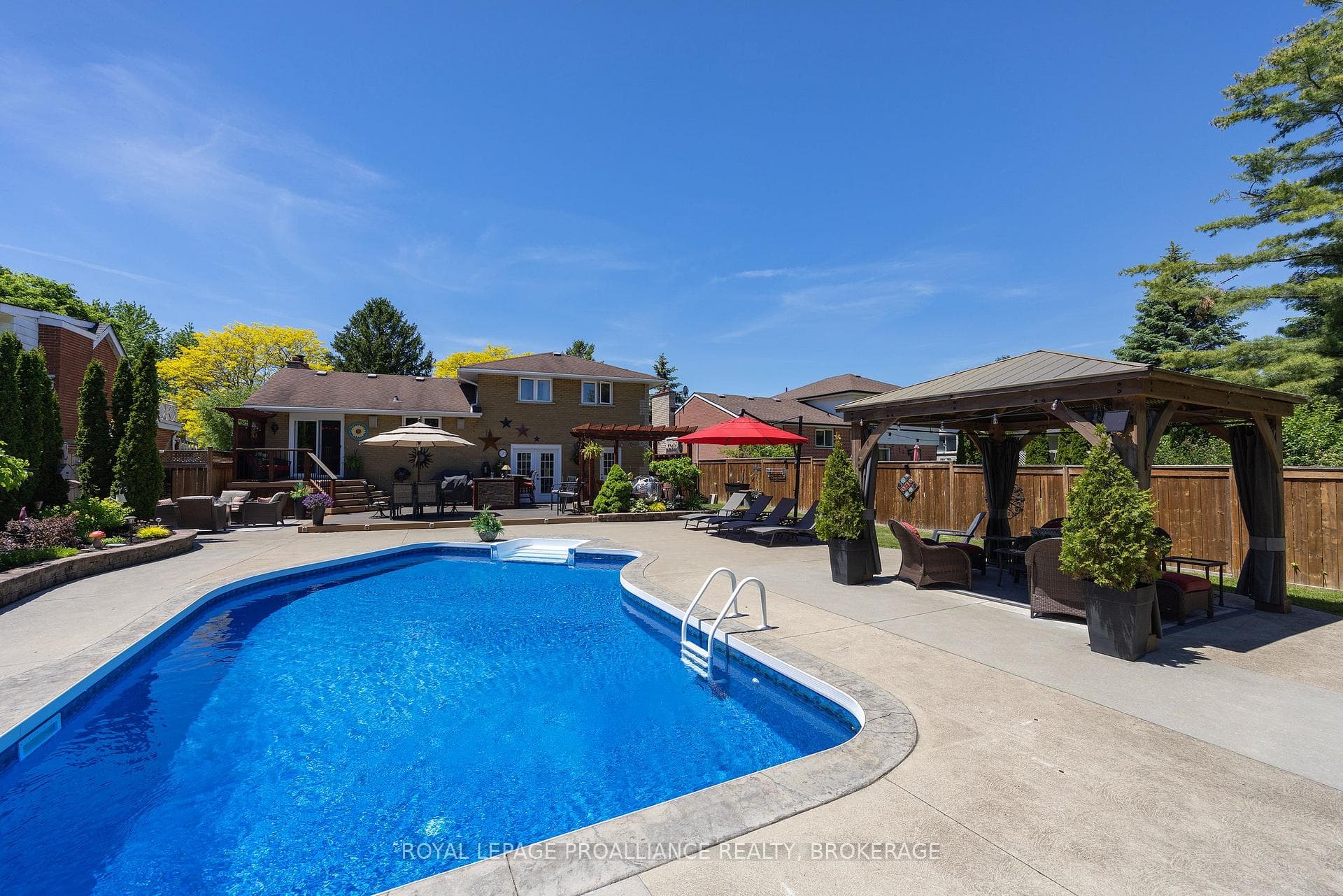317 Avenue Road photo 5