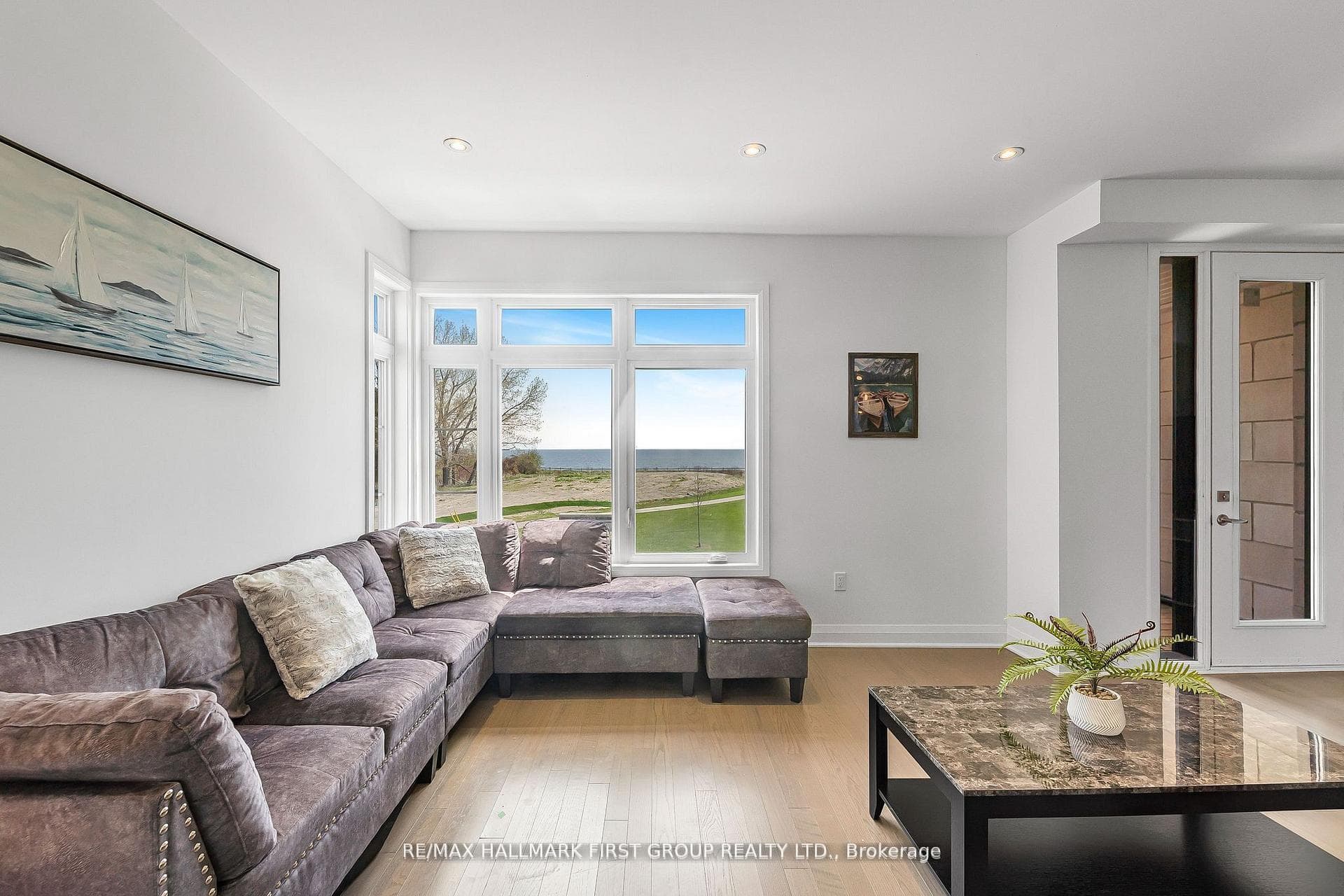 835 Port Darlington Road photo 21
