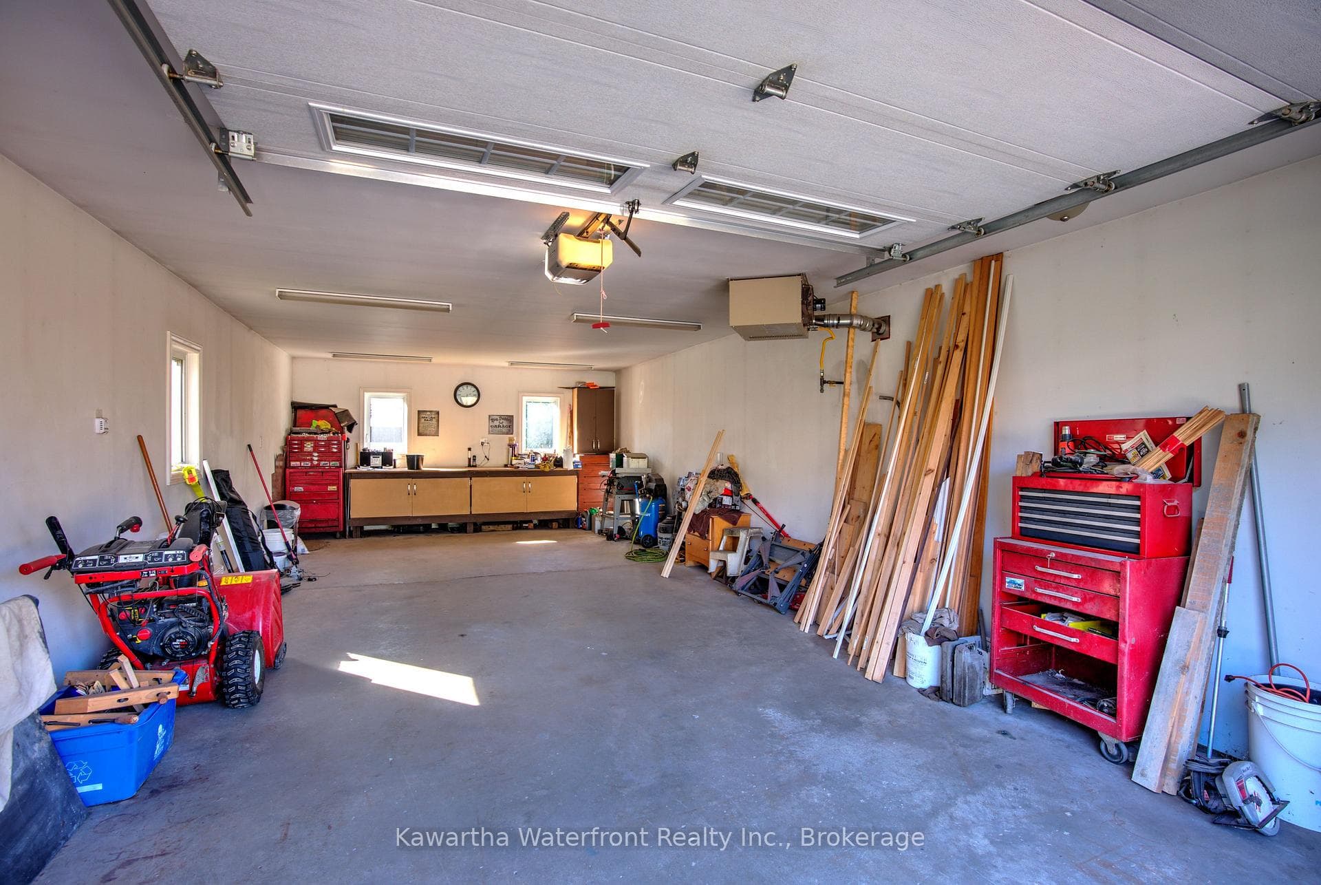 Detached Insulated Heated Garage/Workshop