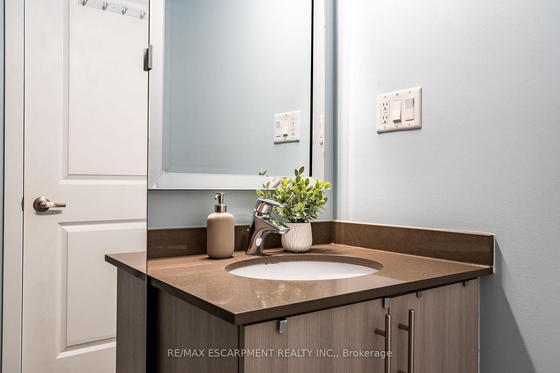 1284 Guelph Line Unit 220 photo 19