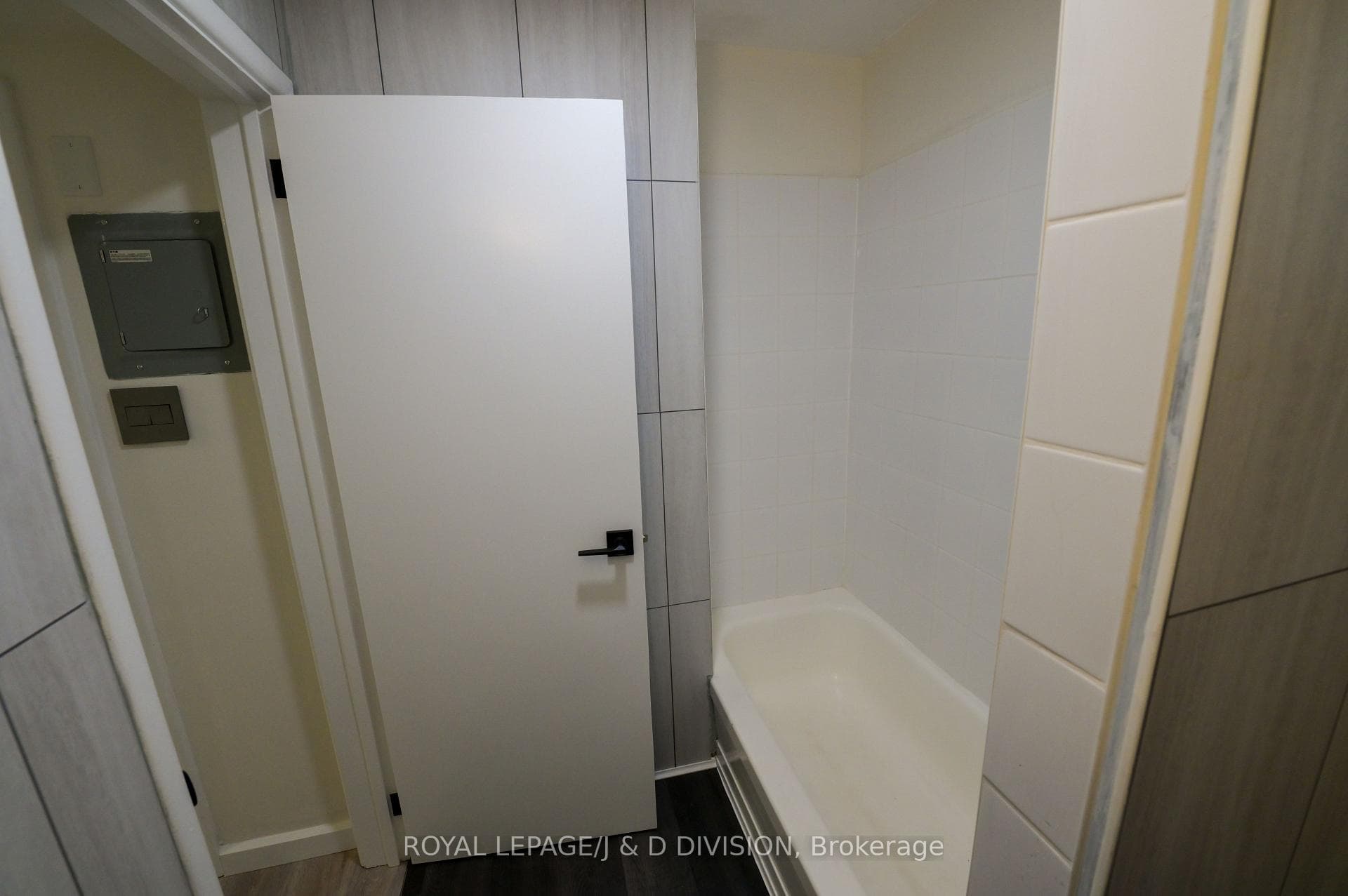 136 Windermere Avenue Unit 1 photo 17