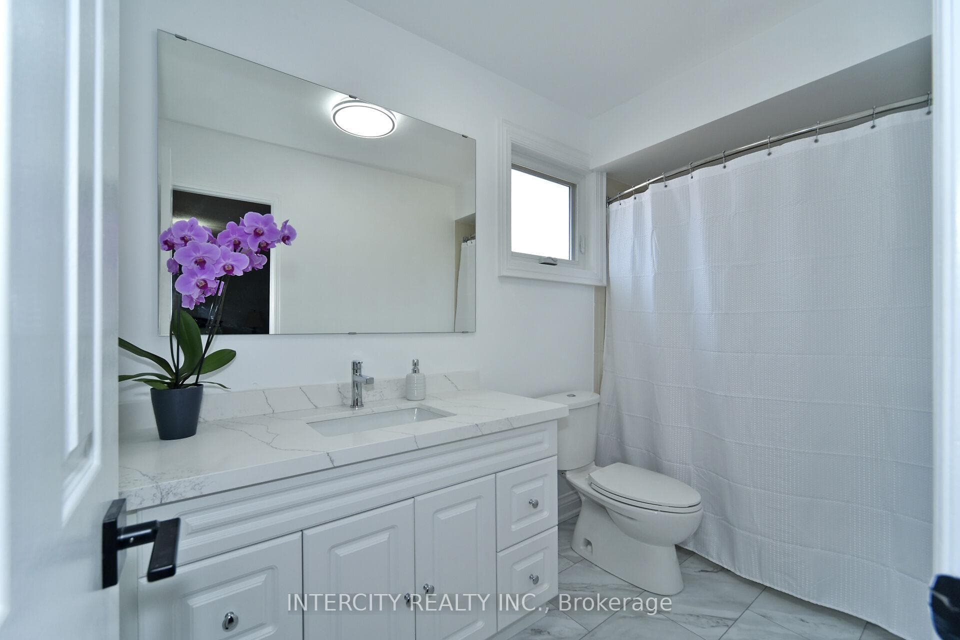 137 Largo Crescent photo 24