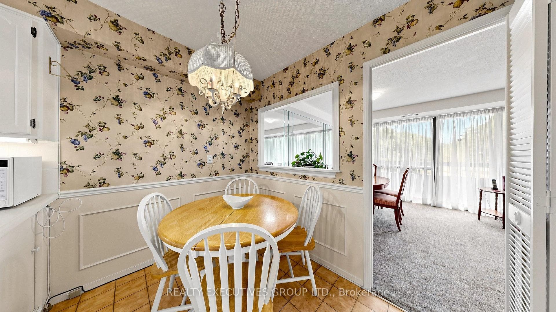8111 Yonge Street Unit 206 photo 12