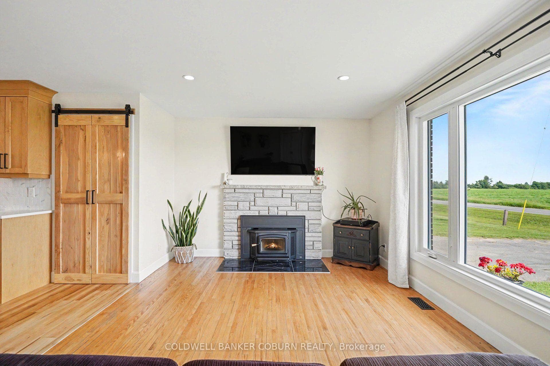 11895 Cloverdale Road photo 5