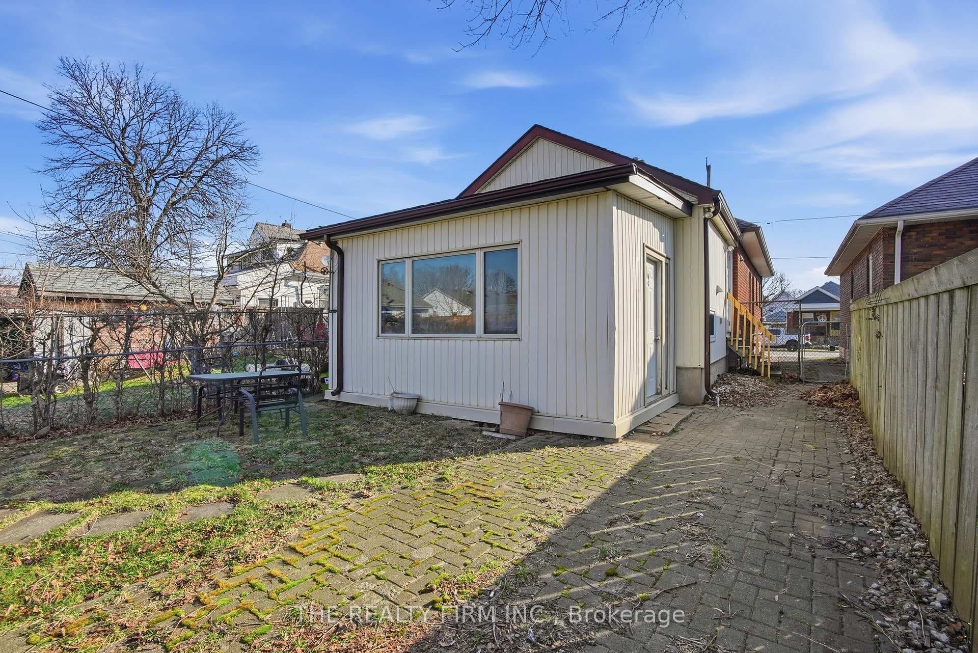 151 Brisbin Street photo 38