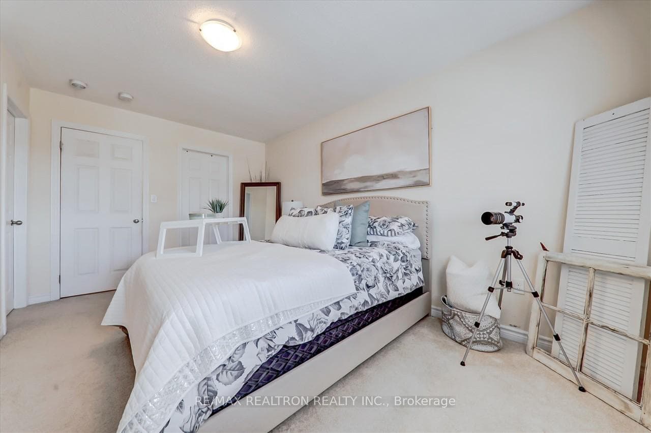 1805 Western Crescent photo 37