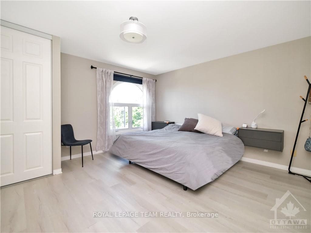53 THORNBURY Crescent photo 18