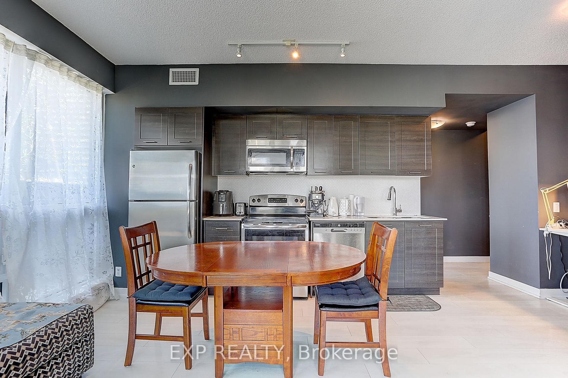 2200 Lakshore Boulevard Unit 613 photo 11
