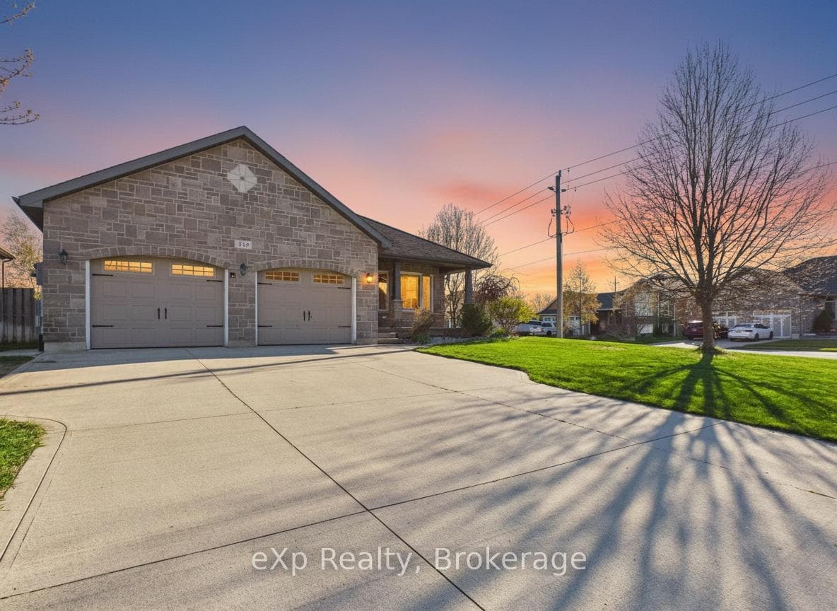 319 Gingrich Crescent photo 2