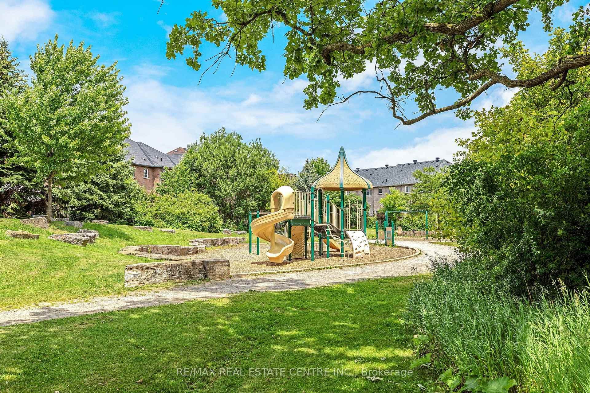 241 Duff Crescent photo 37