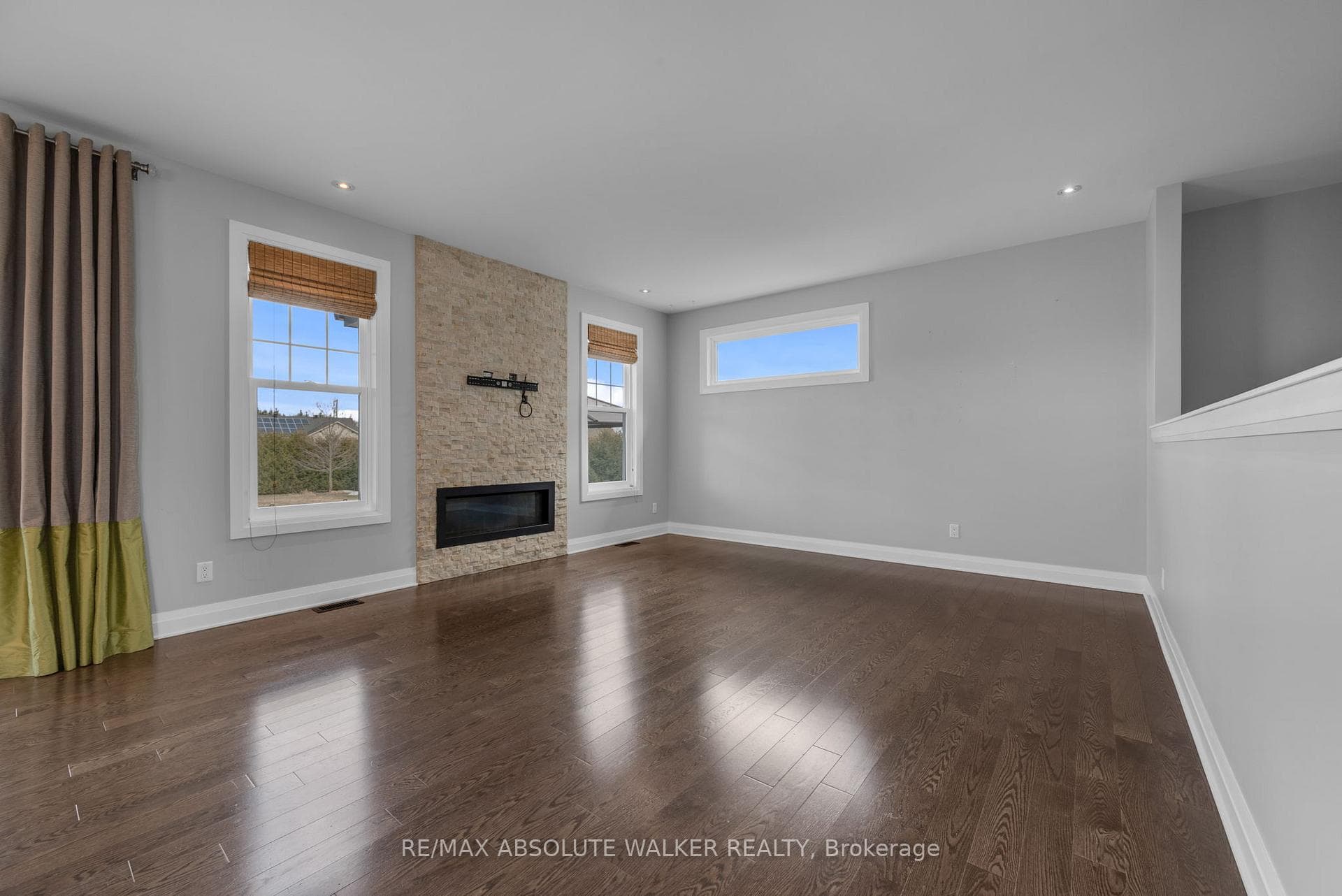 5617 Maklynne Way photo 6