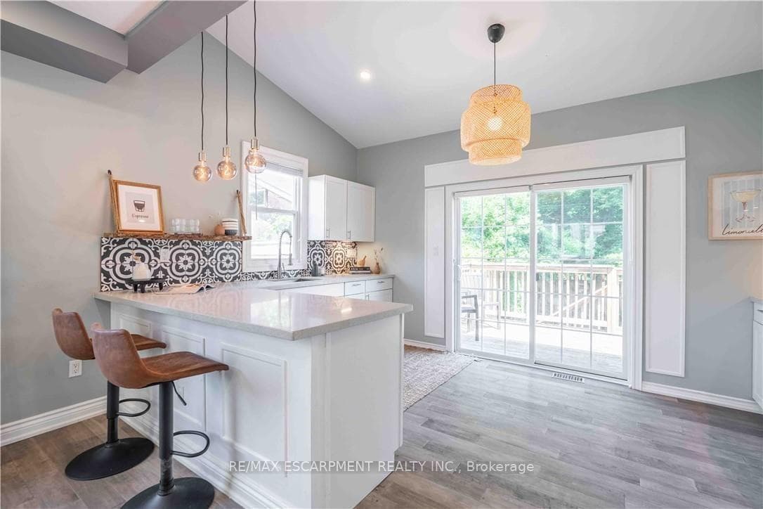 195 Wood Street photo 9