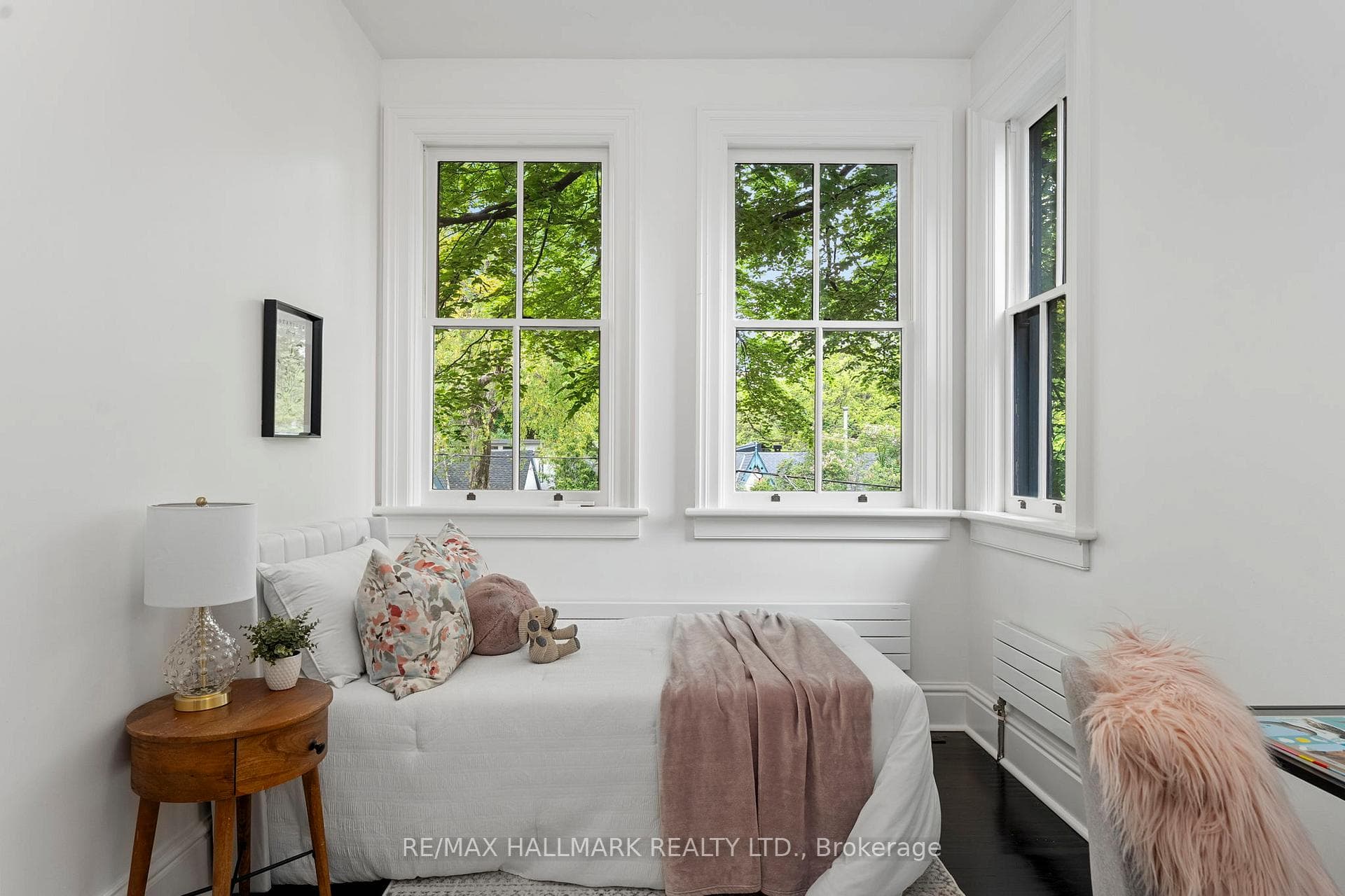 342 Wellesley Street photo 16