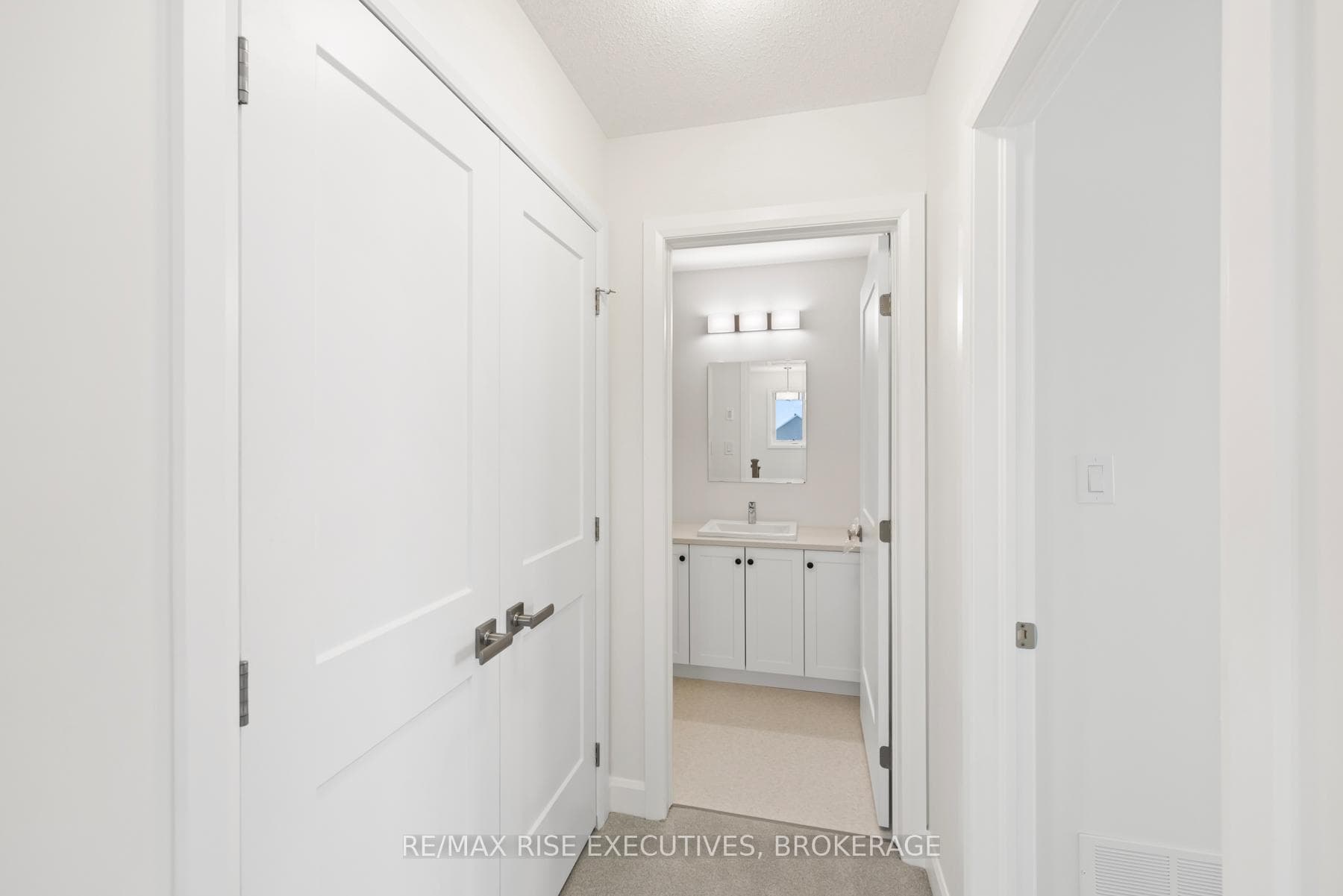 410 Buckthorn Drive photo 24