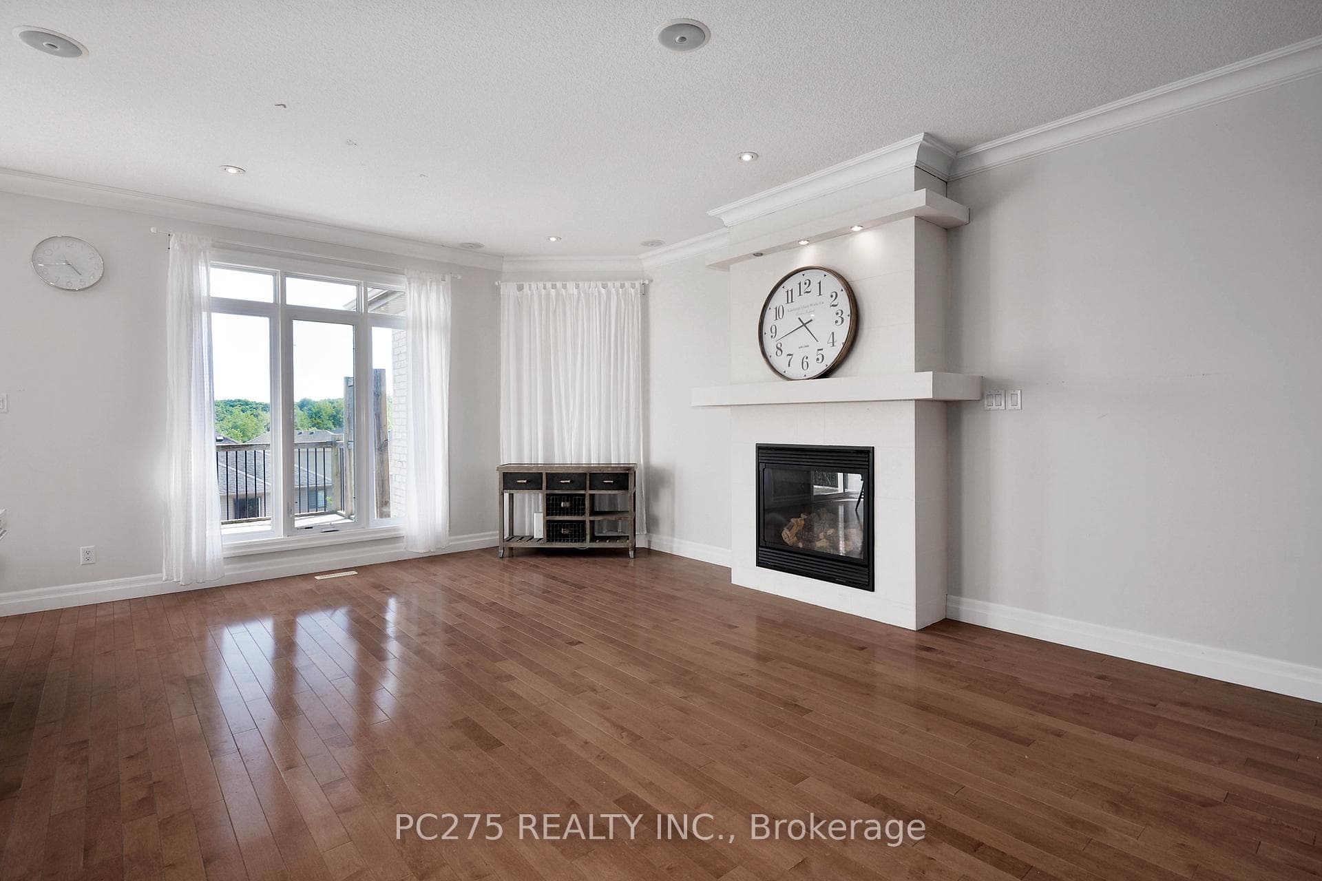 1906 Beaverbrook Avenue photo 6