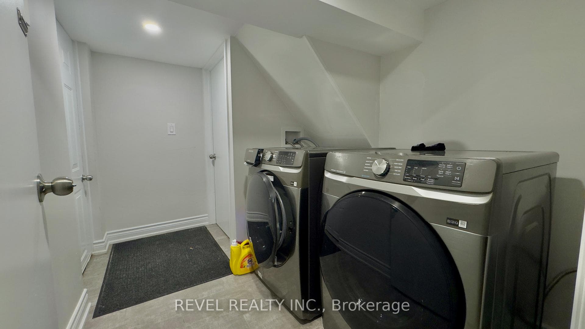 520 Cochrane Road Unit Middle Room photo 6