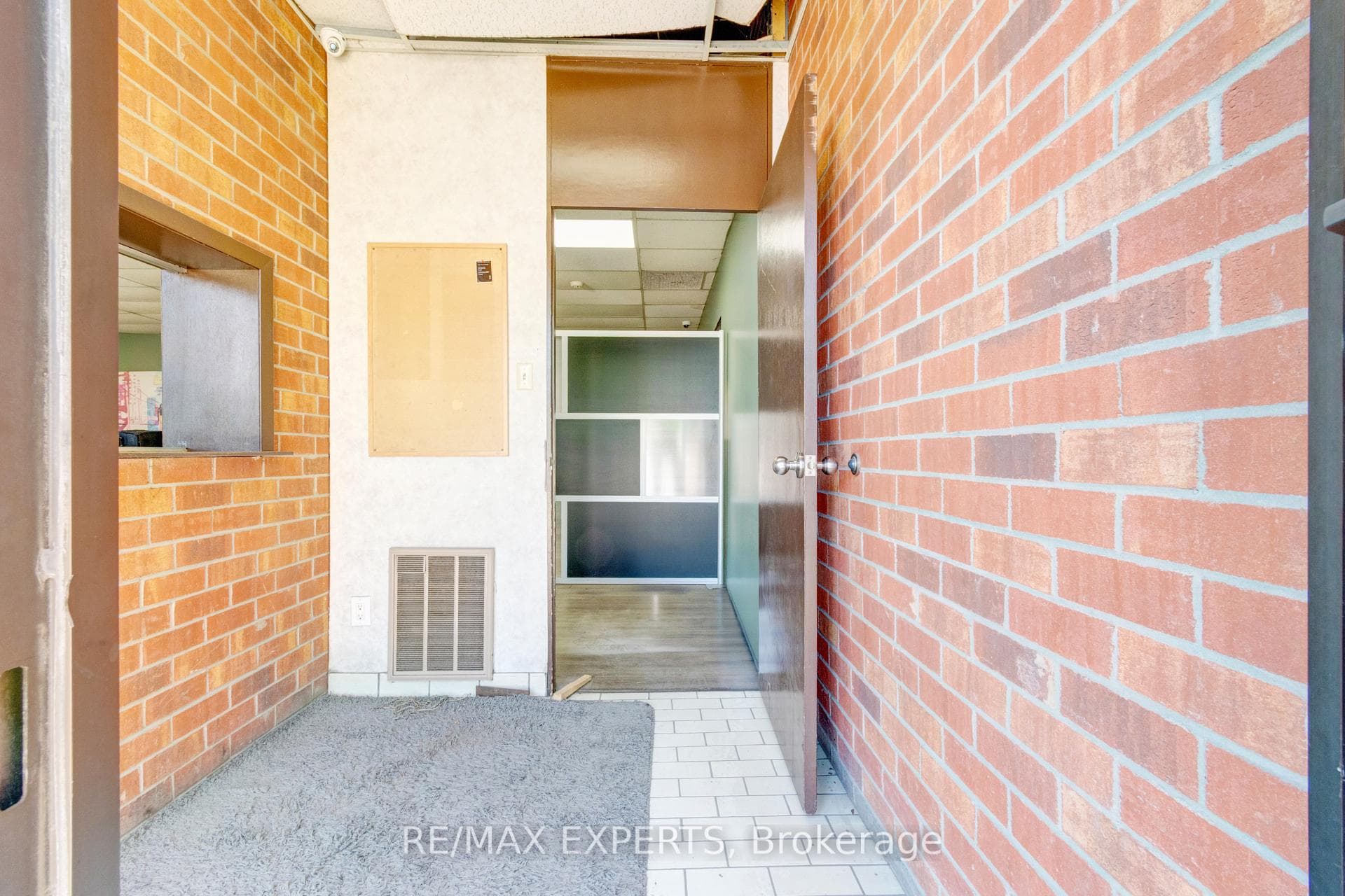 135 Watline Avenue photo 25