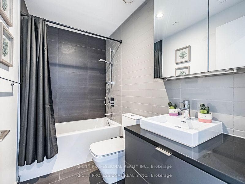 170 Bayview Avenue Unit 304 photo 22