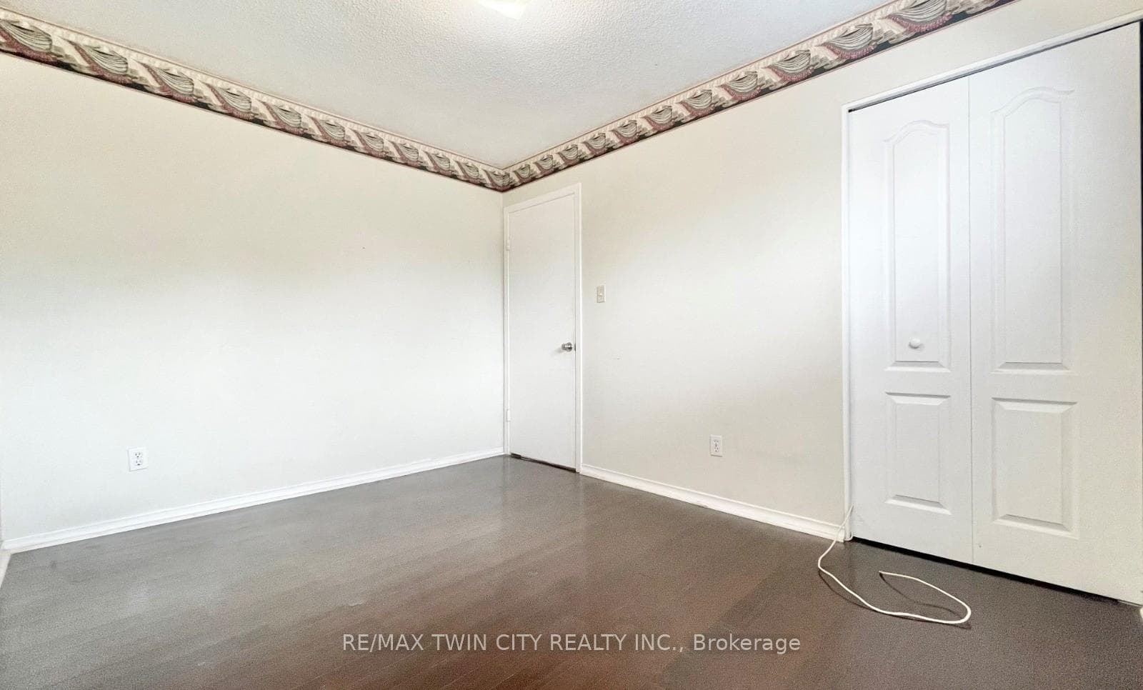257 THORNCREST Drive photo 8