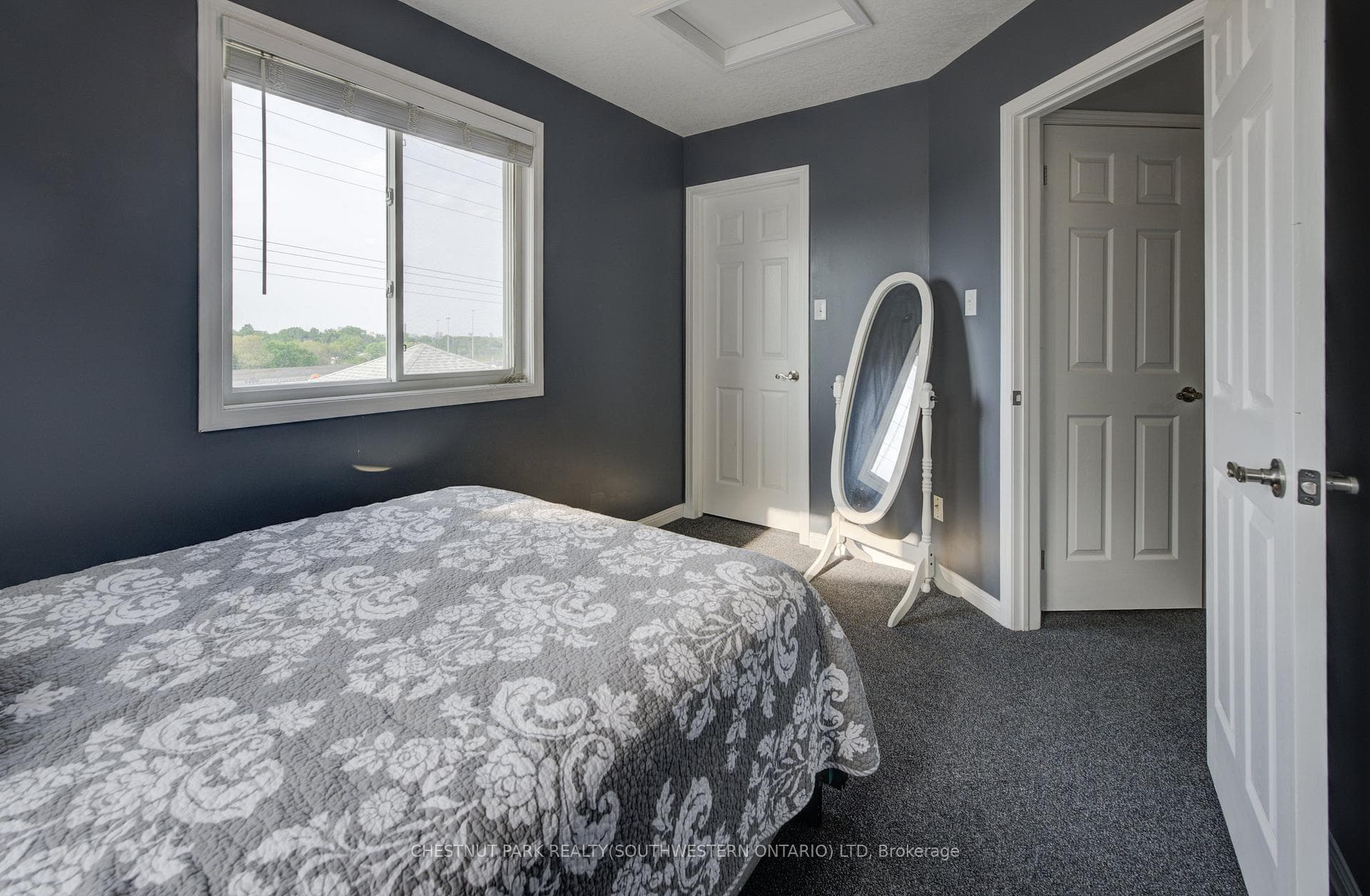 665 Windflower Crescent photo 23