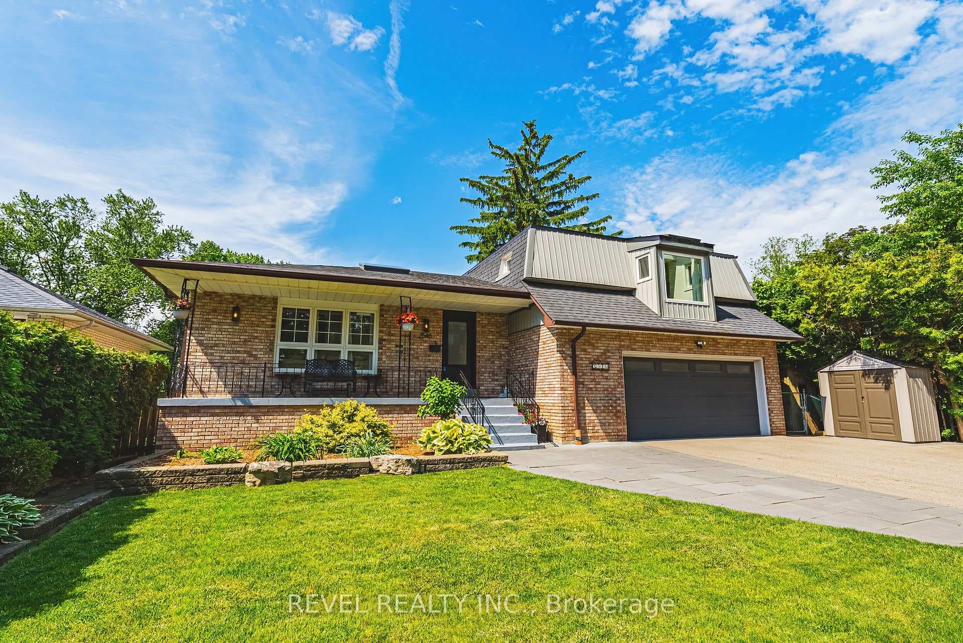 2546 Robinson Street photo 1