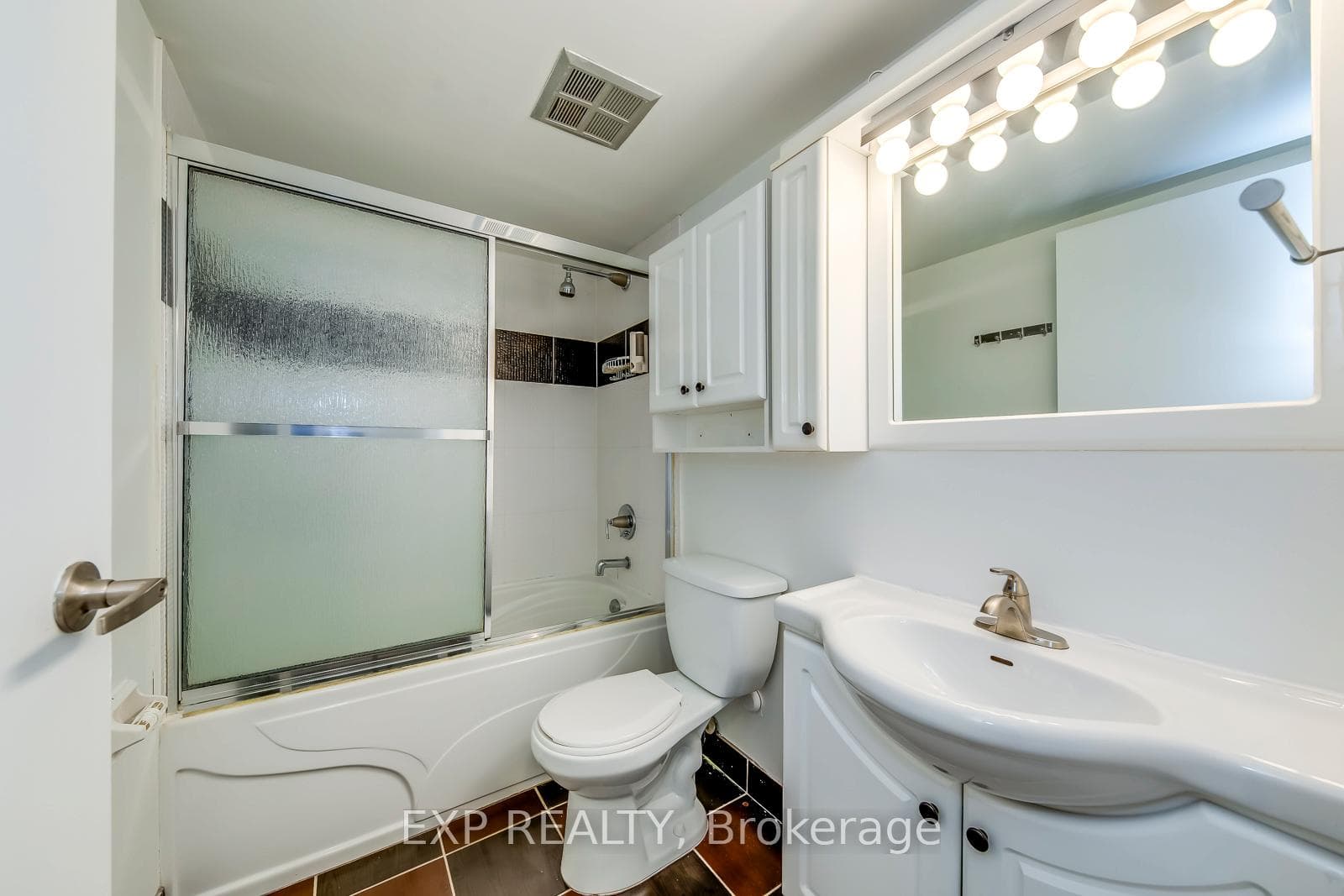 3700 Kaneff Crescent Unit 1705 photo 25