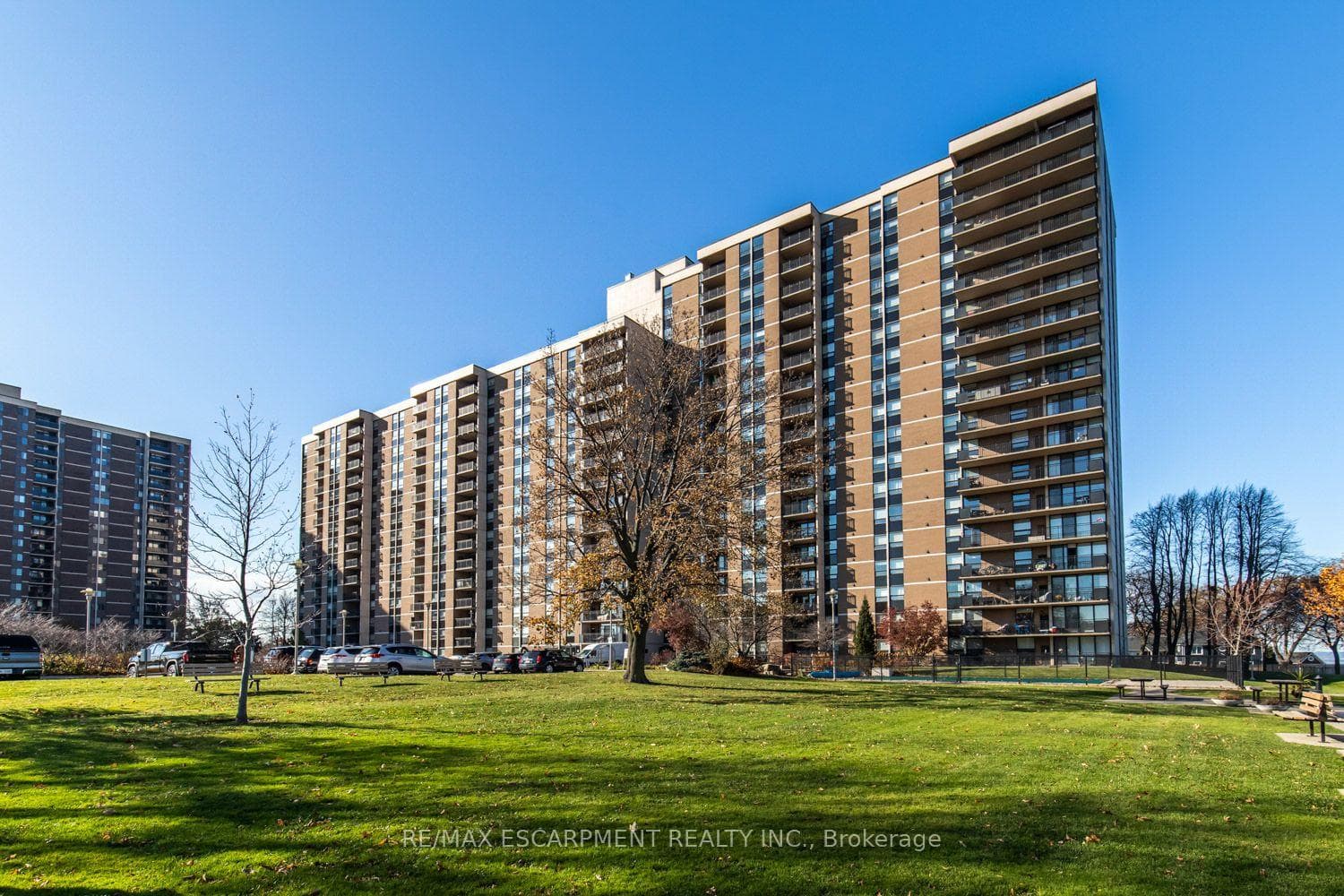 500 Green Road Unit 310 photo 38