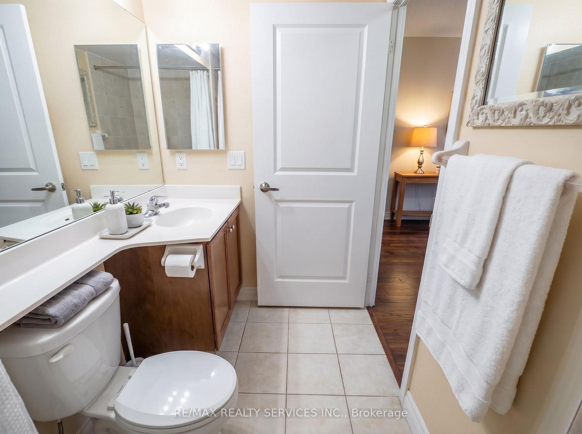 80 Absolute Avenue Unit 1108 photo 3