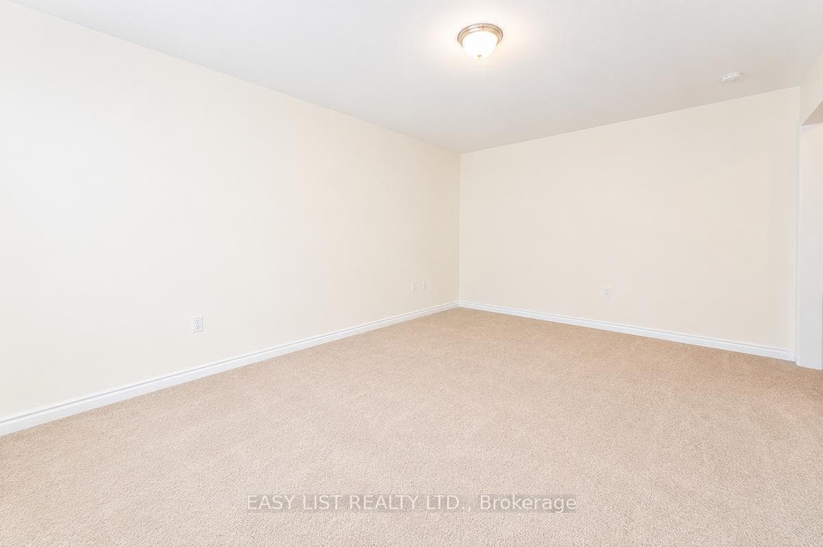 37 Royal Fern Crescent photo 21