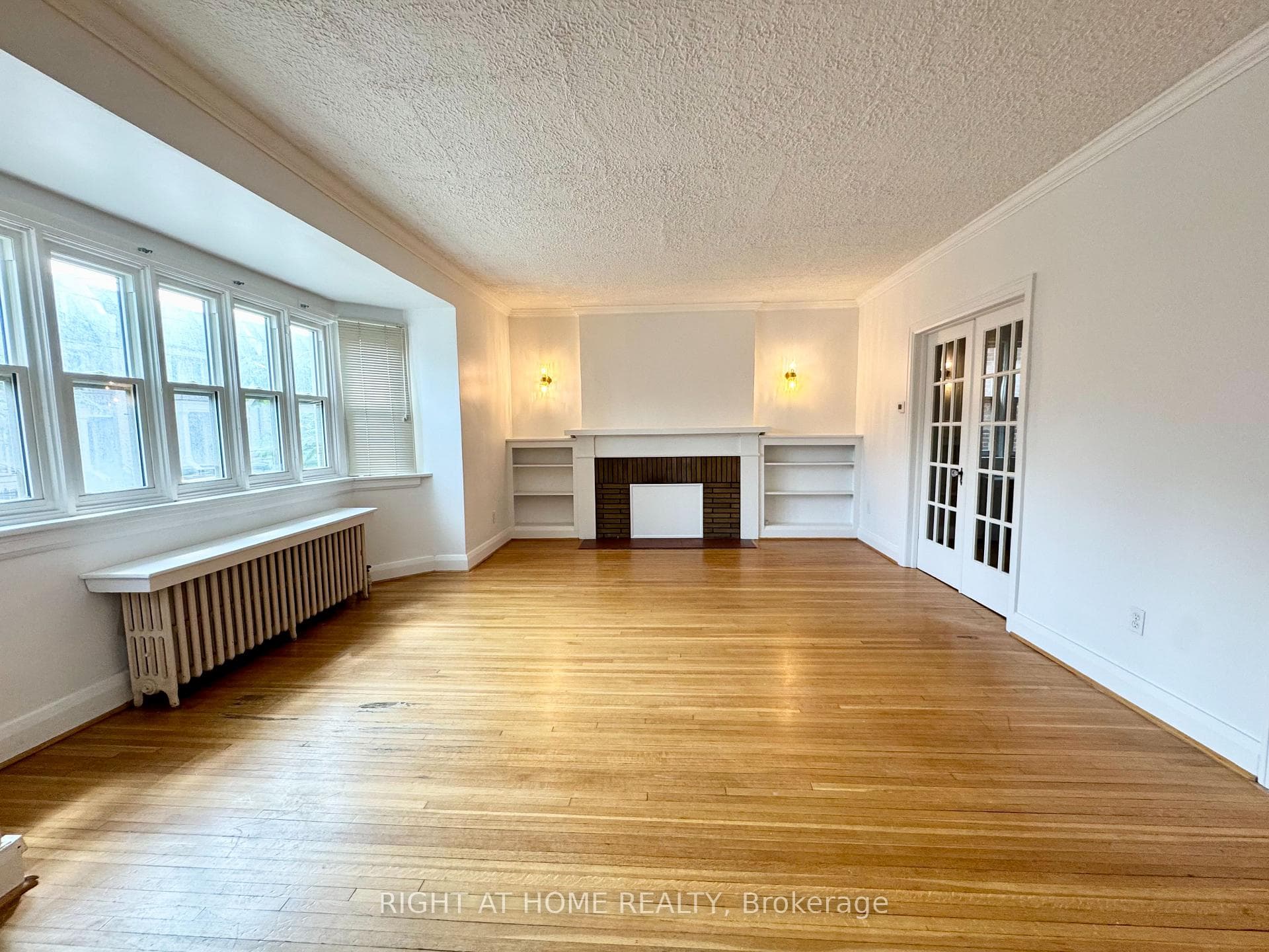 1198 Avenue Road Unit Main Apartment photo 3