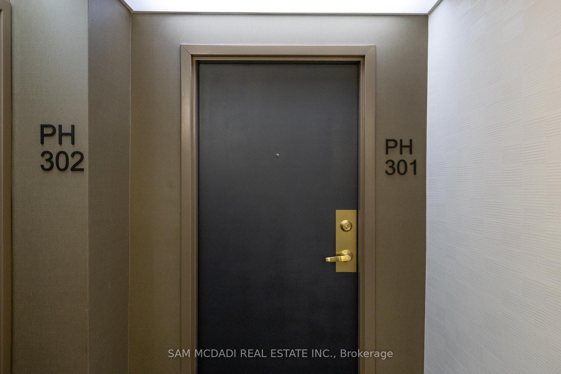 1271 Walden Circle Unit PH301 photo 2