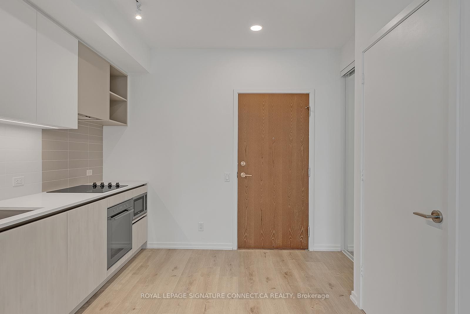7890 Jane Street Unit 2010 photo 4
